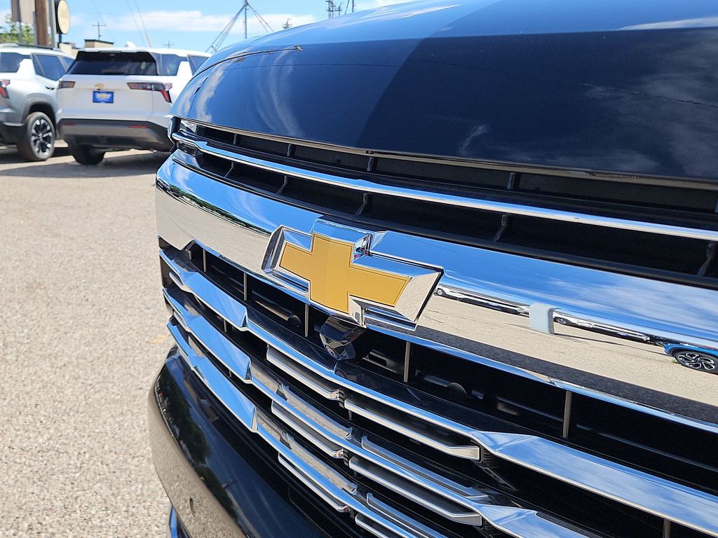 Thumbnail: 2026 Chevrolet Suburban - 23