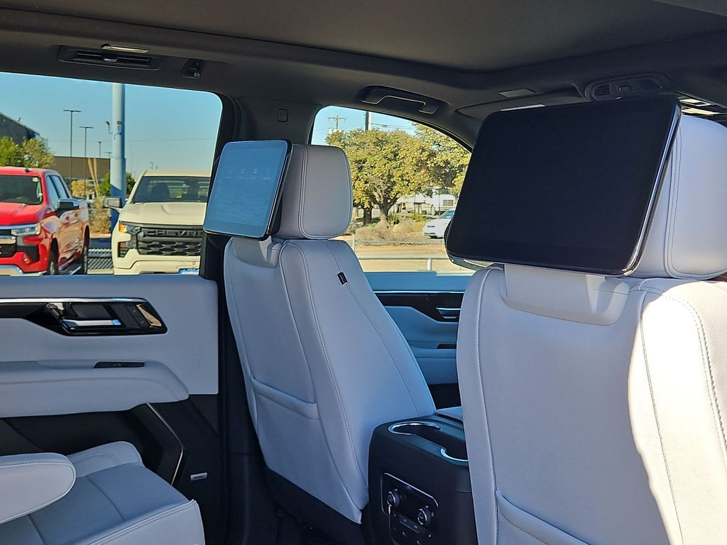 Thumbnail: 2026 Chevrolet Suburban - 10