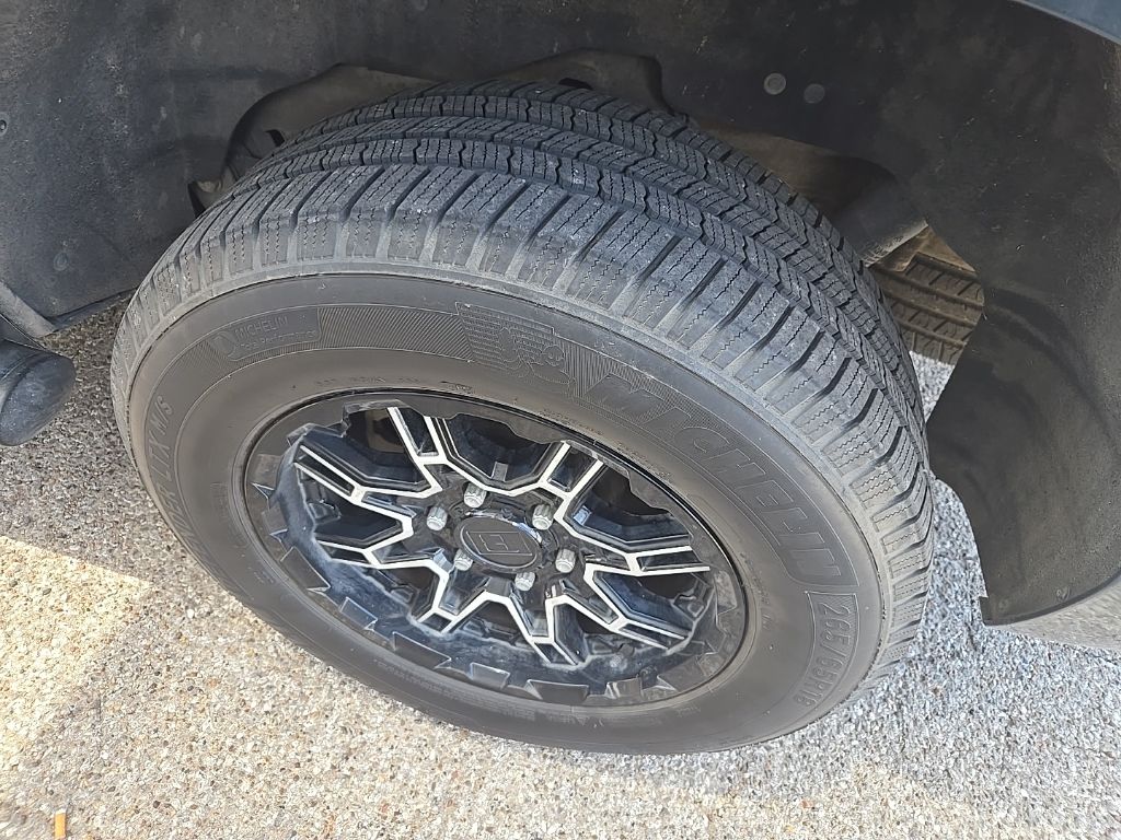 Thumbnail: 2019 Chevrolet Tahoe - 4