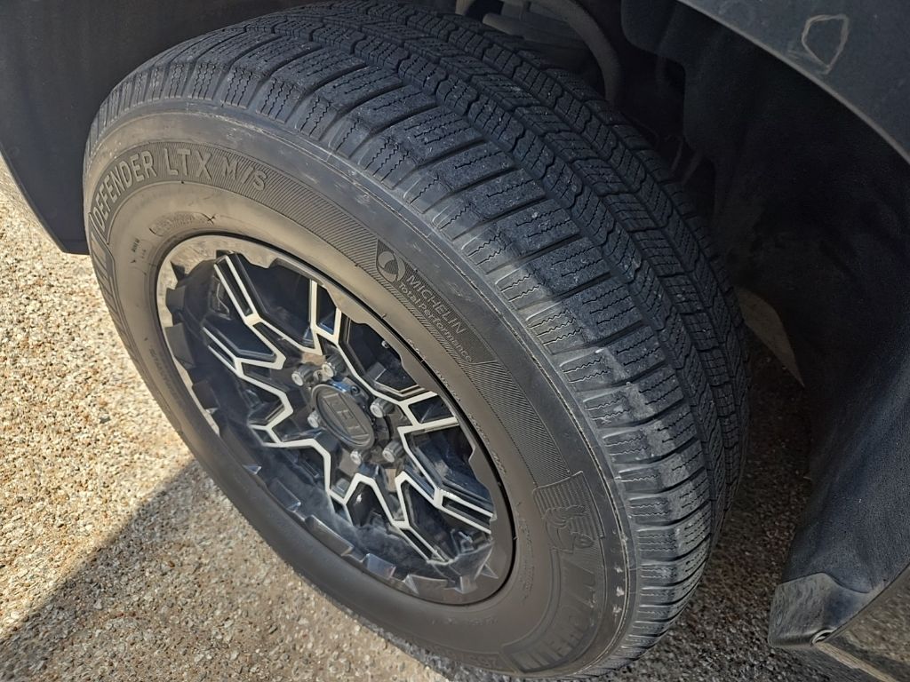 Thumbnail: 2019 Chevrolet Tahoe - 12