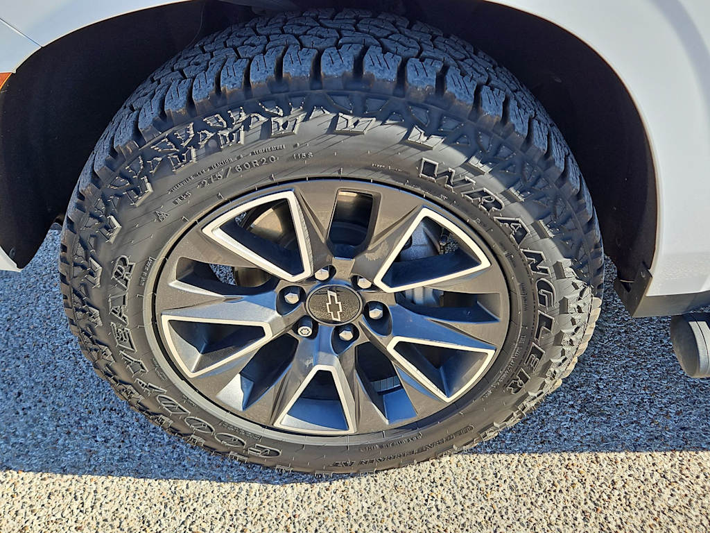 Thumbnail: 2022 Chevrolet Tahoe - 8