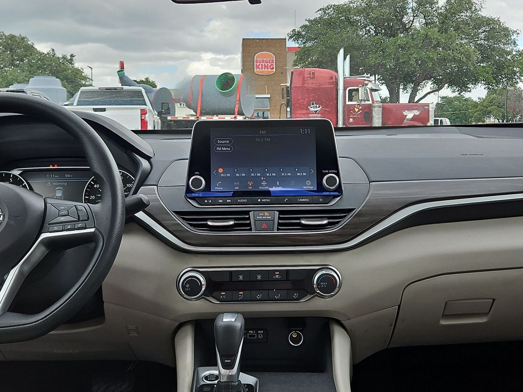 Thumbnail: 2025 Nissan Altima - 9