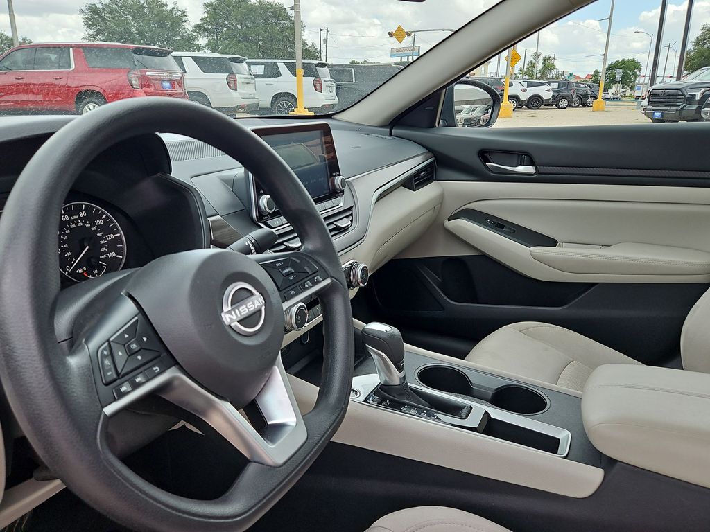 Thumbnail: 2025 Nissan Altima - 2