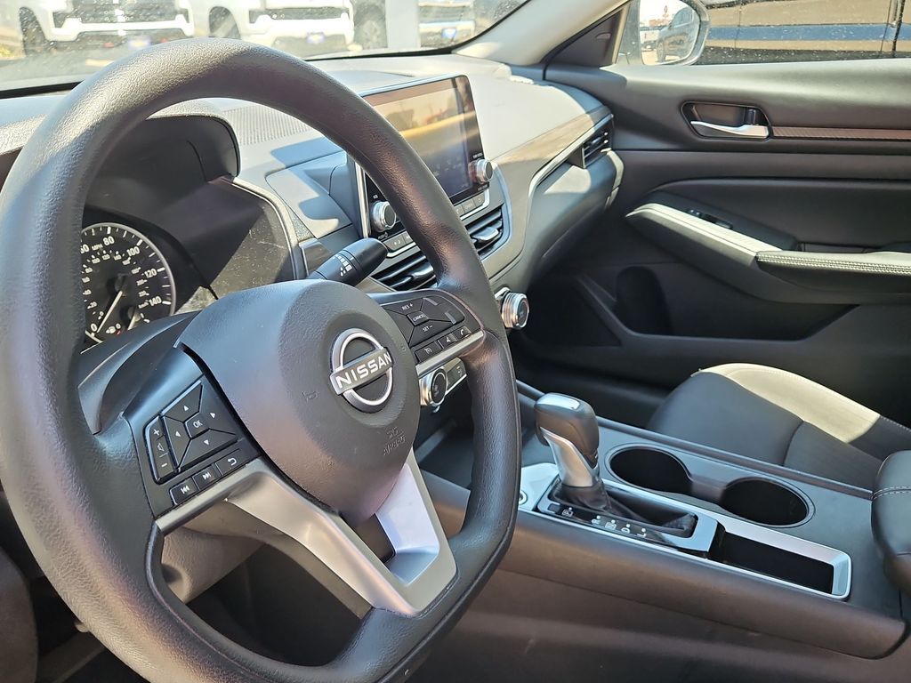 Thumbnail: 2025 Nissan Altima - 2