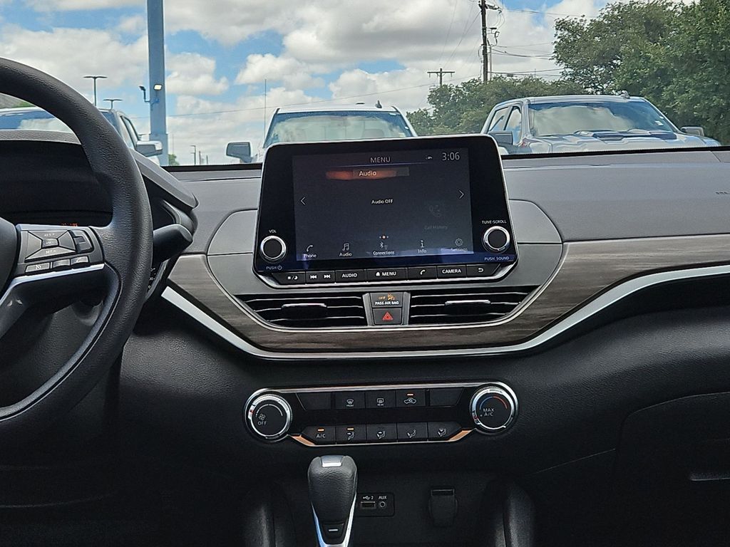 Thumbnail: 2025 Nissan Altima - 10