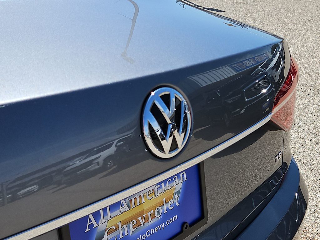 Thumbnail: 2017 Volkswagen Passat - 7