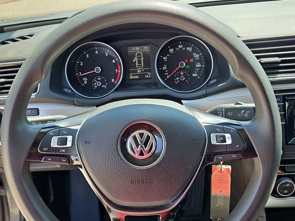 Thumbnail: 2017 Volkswagen Passat - 13
