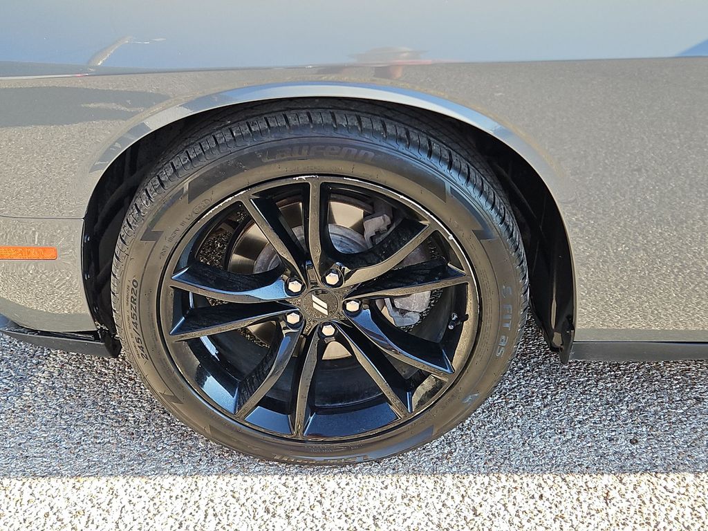 Thumbnail: 2017 Dodge Challenger - 8