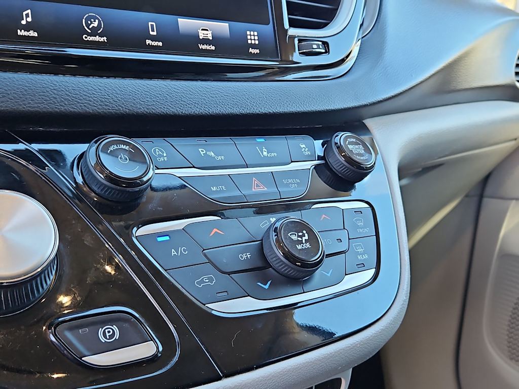 Thumbnail: 2022 Chrysler Pacifica - 26