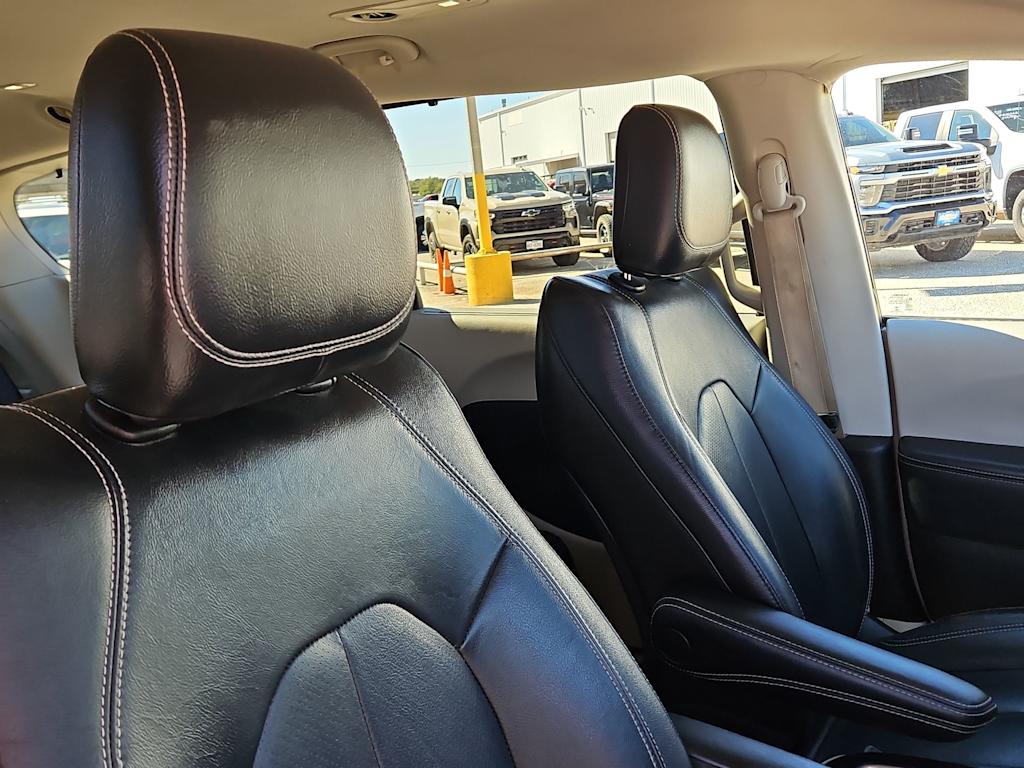 Thumbnail: 2022 Chrysler Pacifica - 9