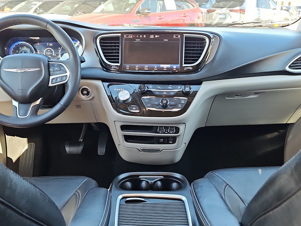 Thumbnail: 2022 Chrysler Pacifica - 8