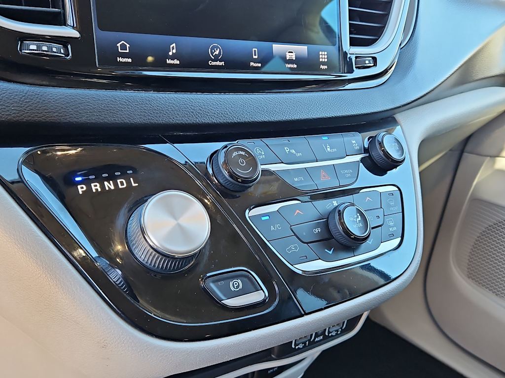 Thumbnail: 2022 Chrysler Pacifica - 22