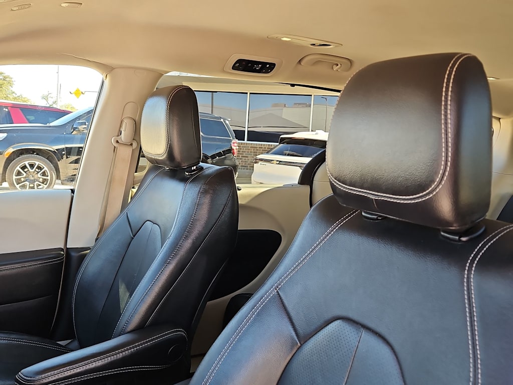 Thumbnail: 2022 Chrysler Pacifica - 10