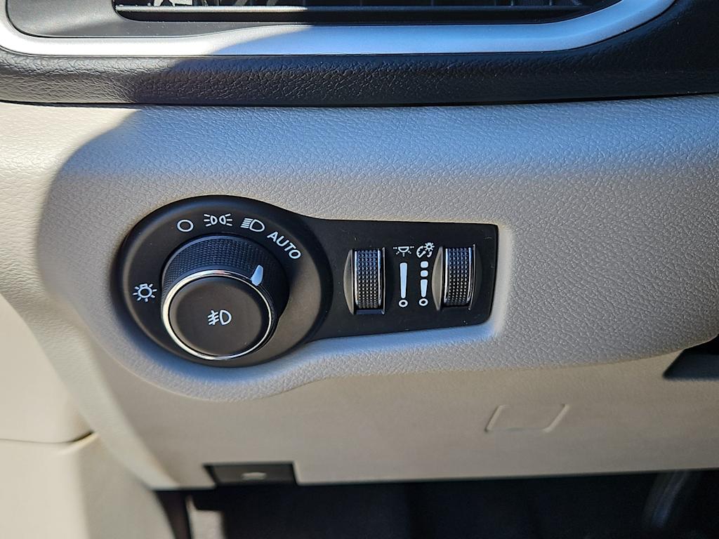 Thumbnail: 2022 Chrysler Pacifica - 24