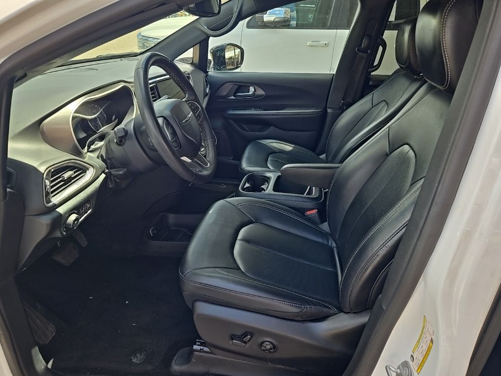 Thumbnail: 2025 Chrysler Pacifica - 5