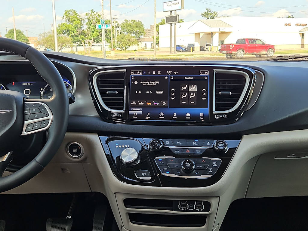 Thumbnail: 2024 Chrysler Pacifica - 13