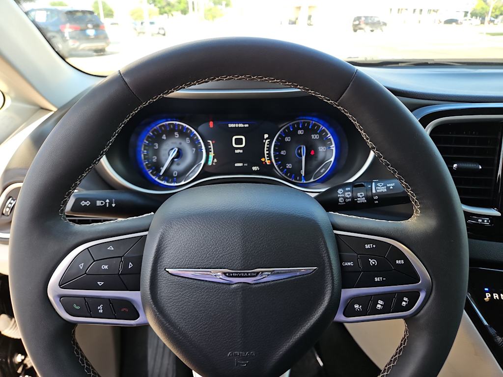 Thumbnail: 2024 Chrysler Pacifica - 9