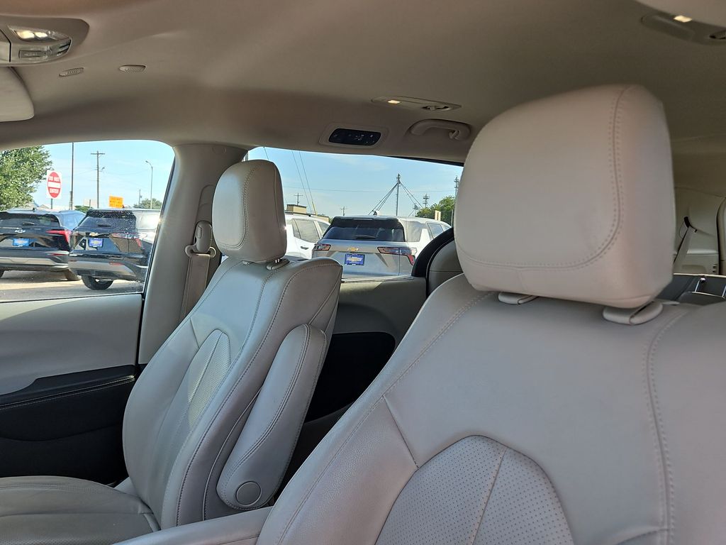 Thumbnail: 2020 Chrysler Pacifica - 21