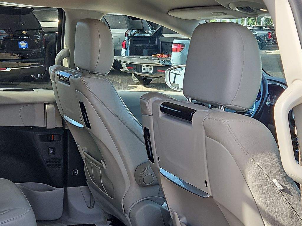 Thumbnail: 2020 Chrysler Pacifica - 10