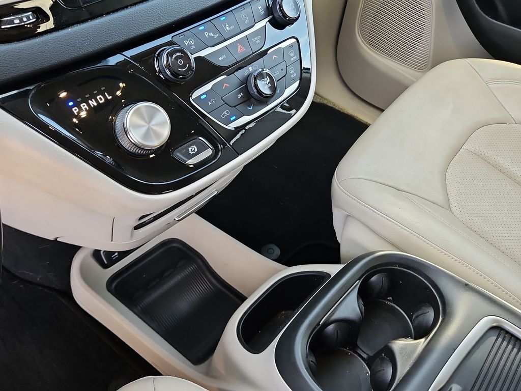 Thumbnail: 2020 Chrysler Pacifica - 22
