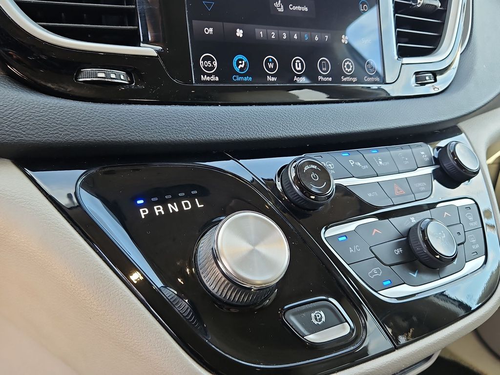 Thumbnail: 2020 Chrysler Pacifica - 23