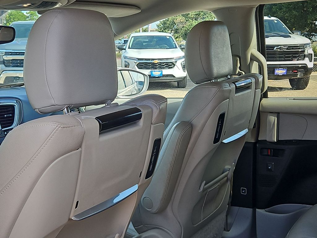 Thumbnail: 2020 Chrysler Pacifica - 24
