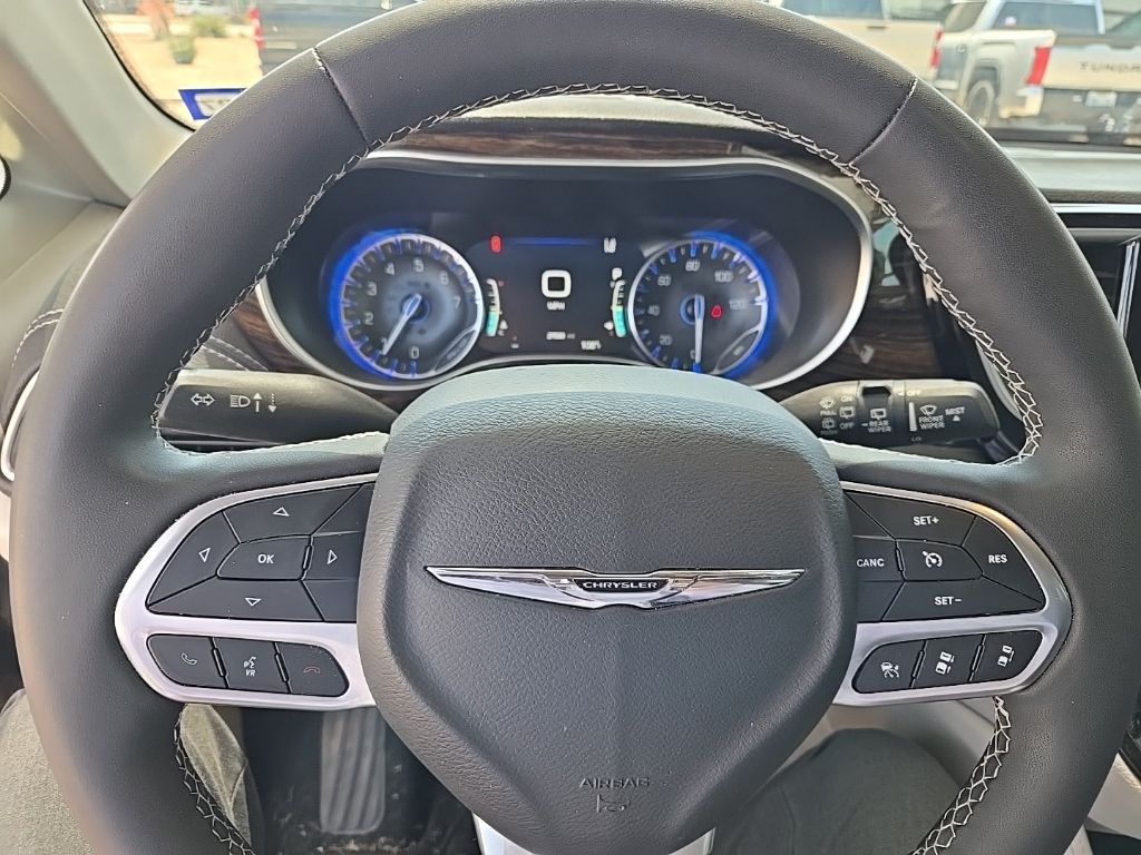 Thumbnail: 2023 Chrysler Pacifica - 13