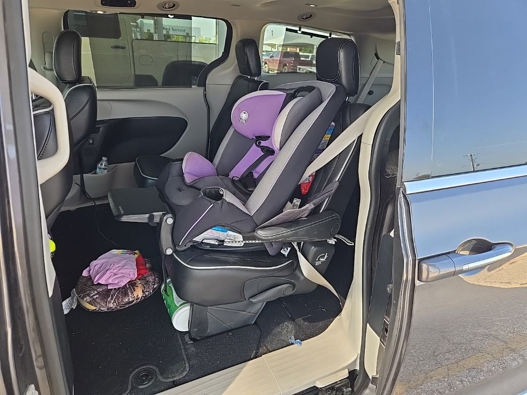Thumbnail: 2023 Chrysler Pacifica - 5