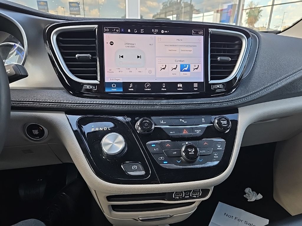 Thumbnail: 2023 Chrysler Pacifica - 14