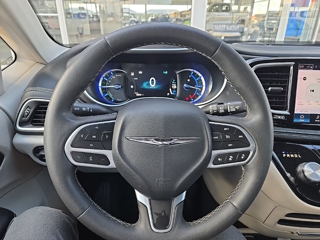 Thumbnail: 2023 Chrysler Pacifica - 2