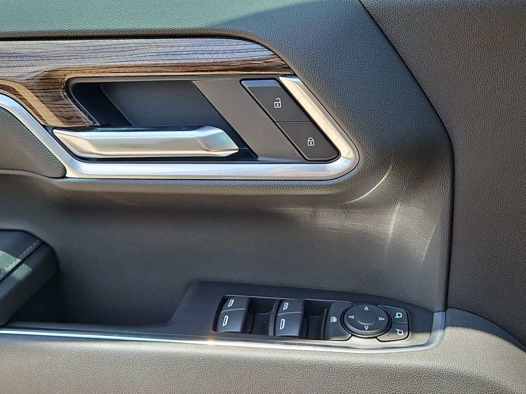 Thumbnail: 2026 Chevrolet Silverado 1500 - 25