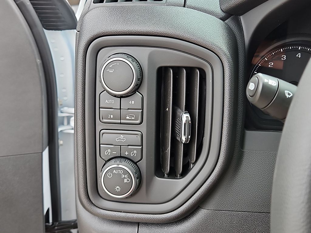 Thumbnail: 2026 Chevrolet Silverado 1500 - 22