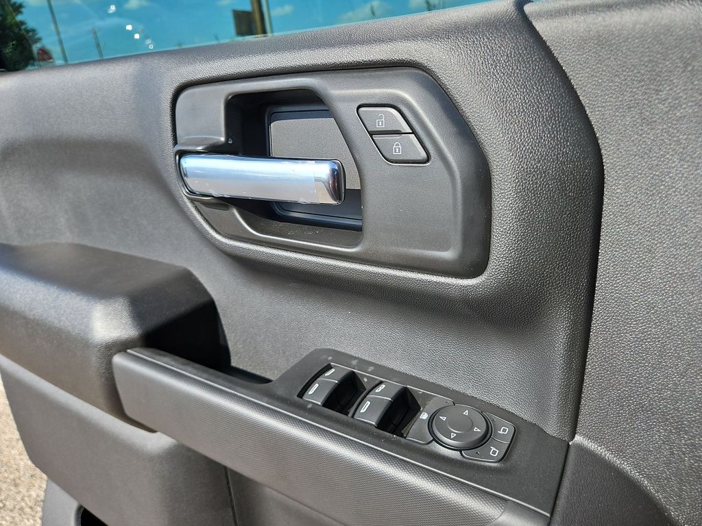 Thumbnail: 2026 Chevrolet Silverado 1500 - 25