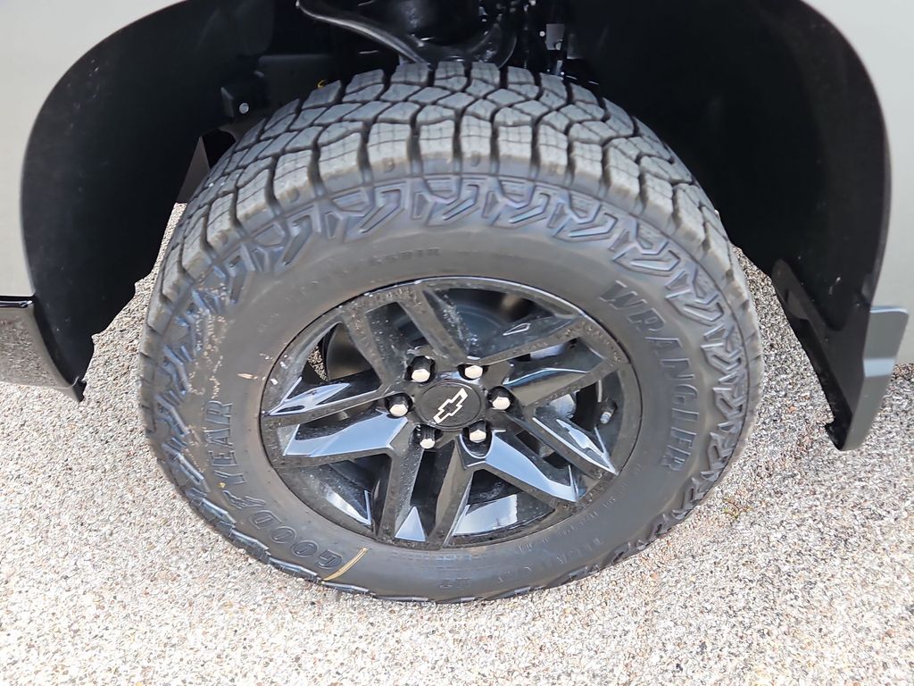 Thumbnail: 2026 Chevrolet Silverado 1500 - 8
