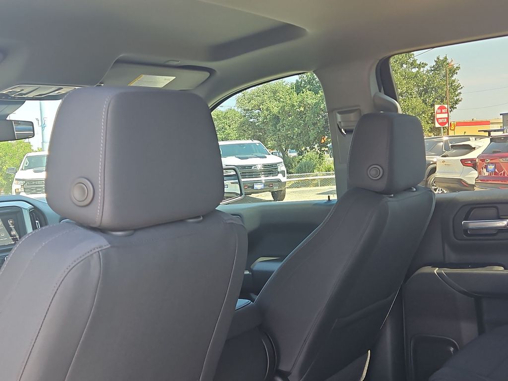 Thumbnail: 2026 Chevrolet Silverado 1500 - 9