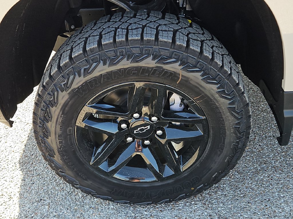 Thumbnail: 2026 Chevrolet Silverado 1500 - 3