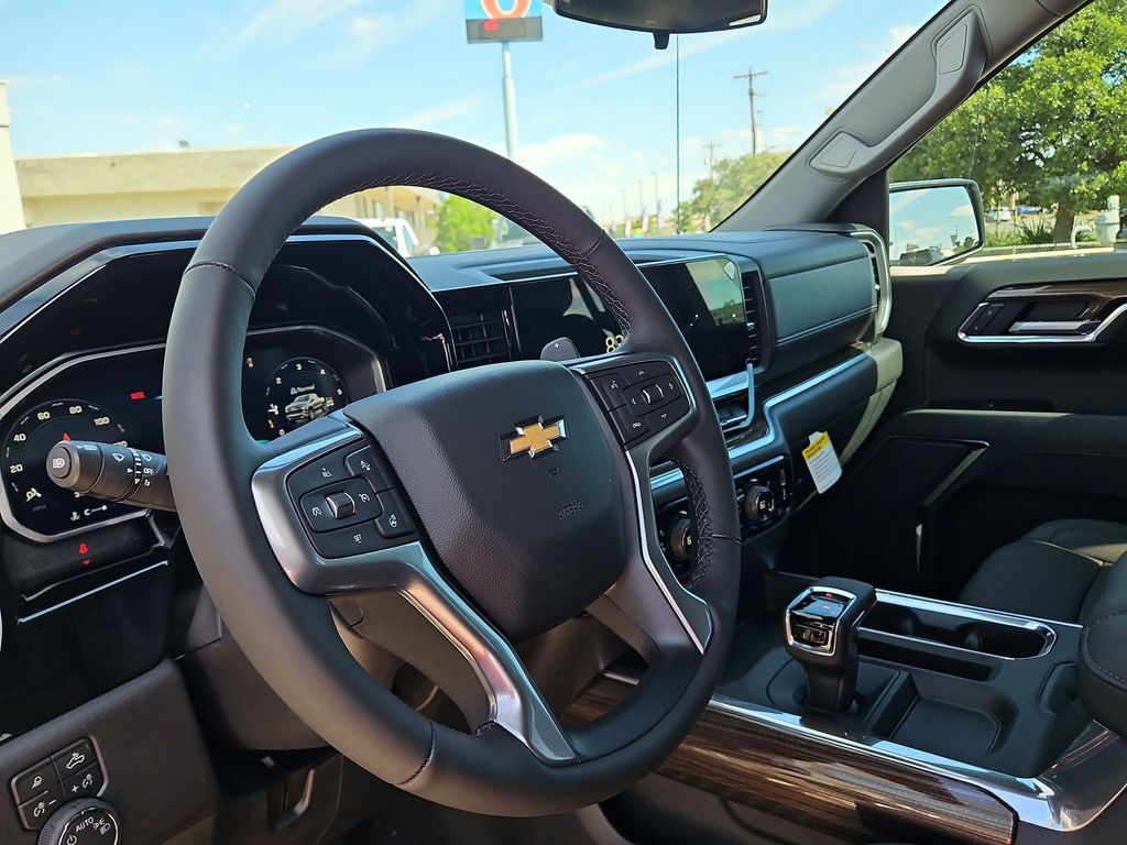 Thumbnail: 2026 Chevrolet Silverado 1500 - 2