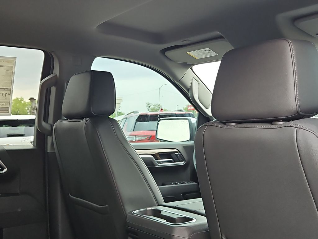 Thumbnail: 2026 Chevrolet Silverado 1500 - 9