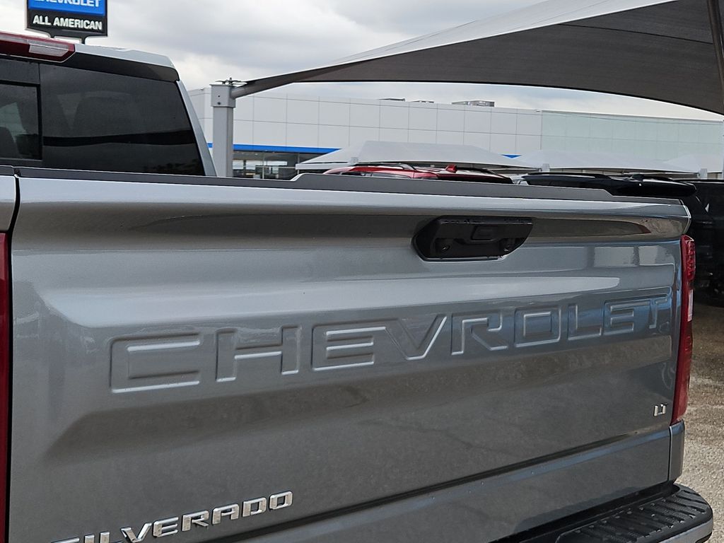 Thumbnail: 2026 Chevrolet Silverado 1500 - 21