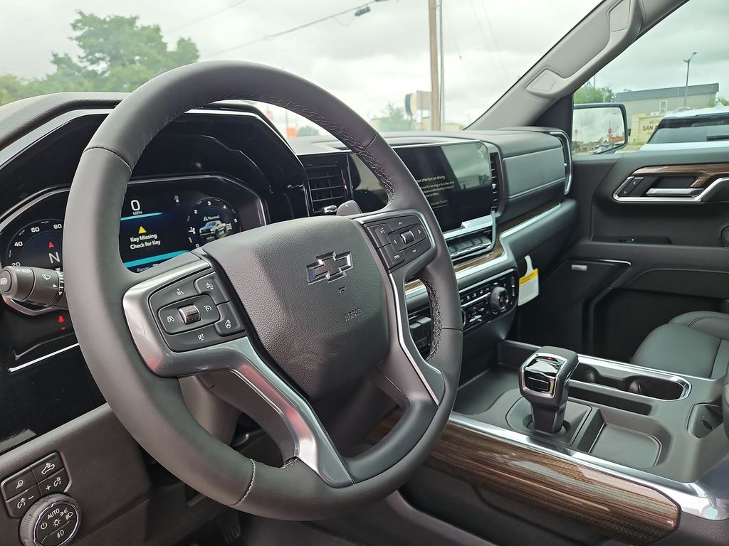 Thumbnail: 2026 Chevrolet Silverado 1500 - 2