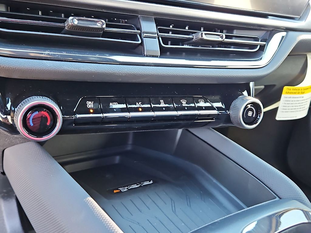 Thumbnail: 2025 Chevrolet Equinox - 21