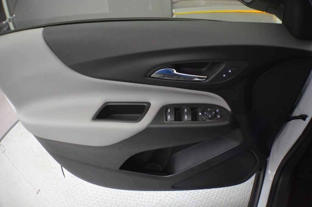 Thumbnail: 2021 Chevrolet Equinox - 21