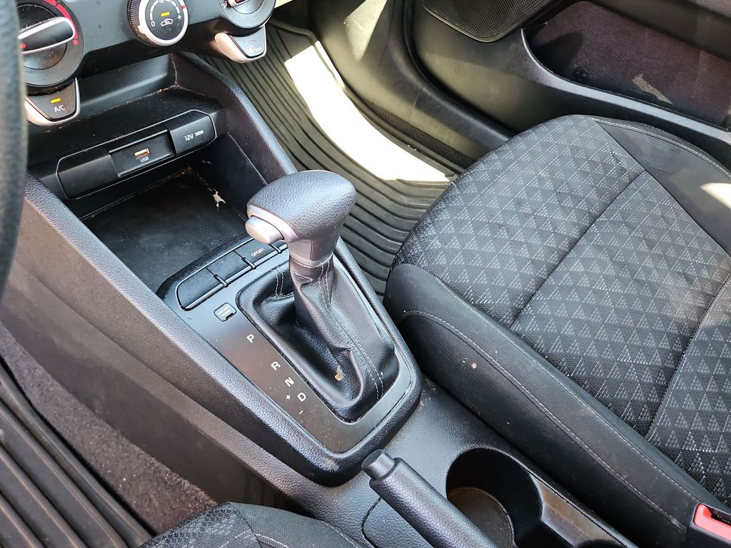Thumbnail: 2023 Kia Rio - 14