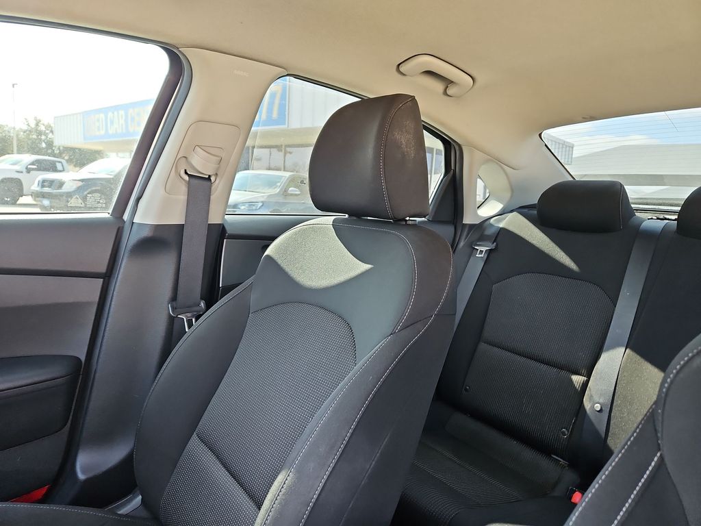 Thumbnail: 2021 Kia Forte - 25