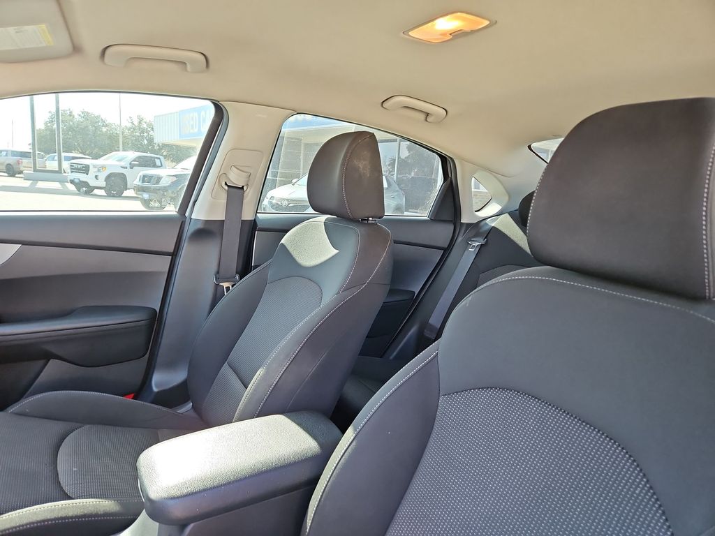Thumbnail: 2021 Kia Forte - 9