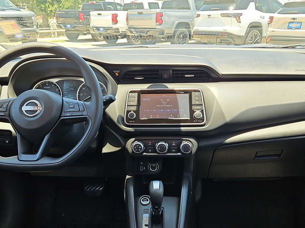 Thumbnail: 2023 Nissan Kicks - 9