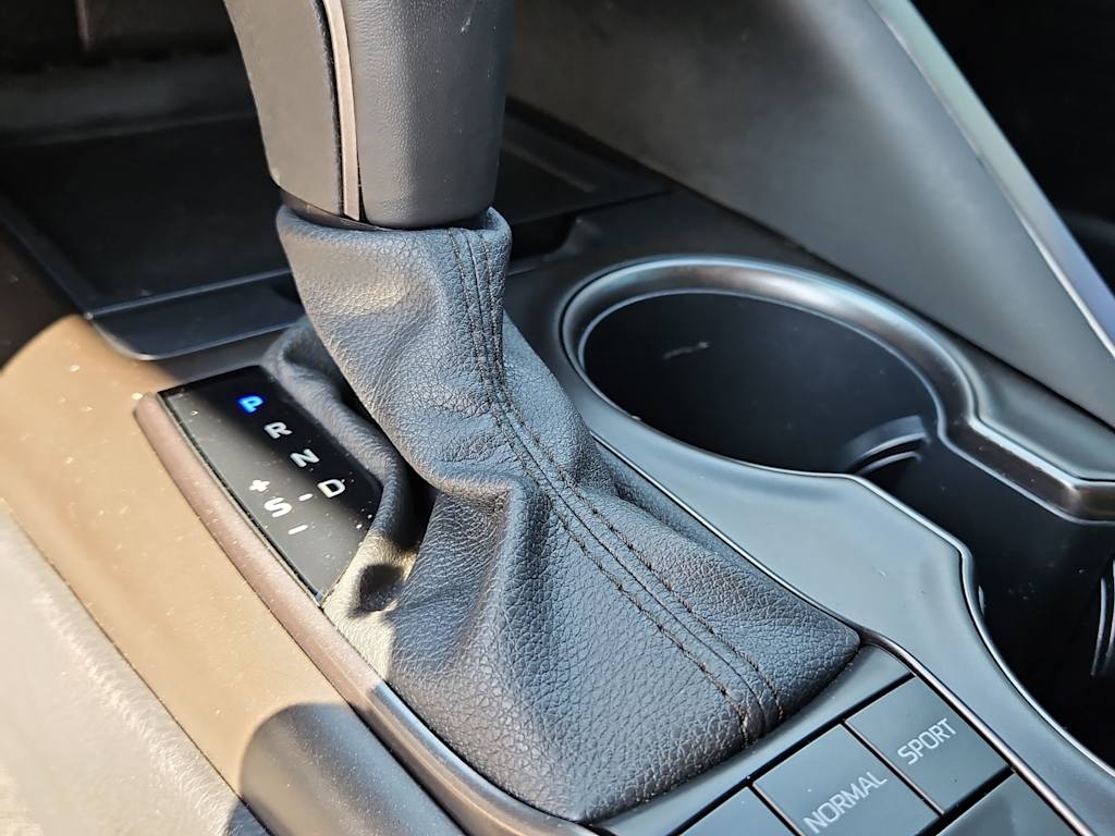 Thumbnail: 2022 Toyota Camry - 16