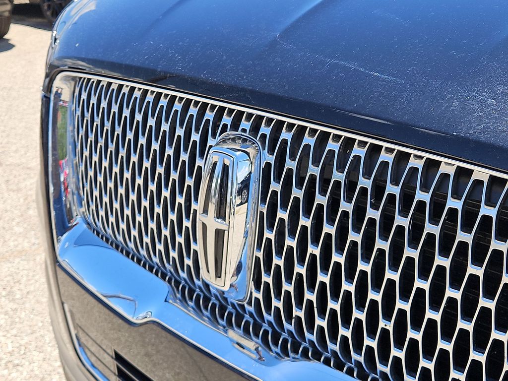 Thumbnail: 2024 Lincoln Navigator L - 21