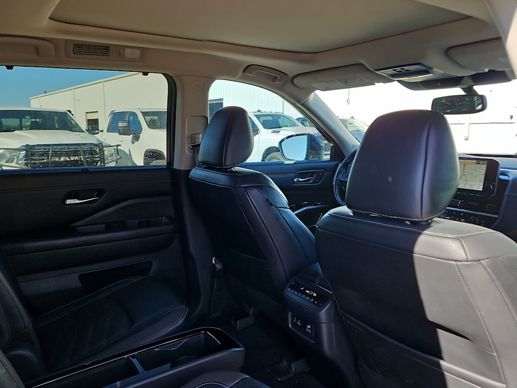 Thumbnail: 2022 Nissan Pathfinder - 11