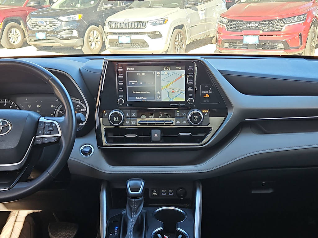Thumbnail: 2022 Toyota Highlander - 11